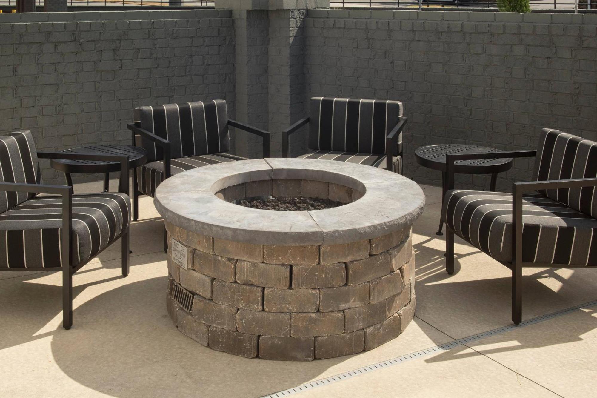 Courtyard Winston-Salem University Екстер'єр фото